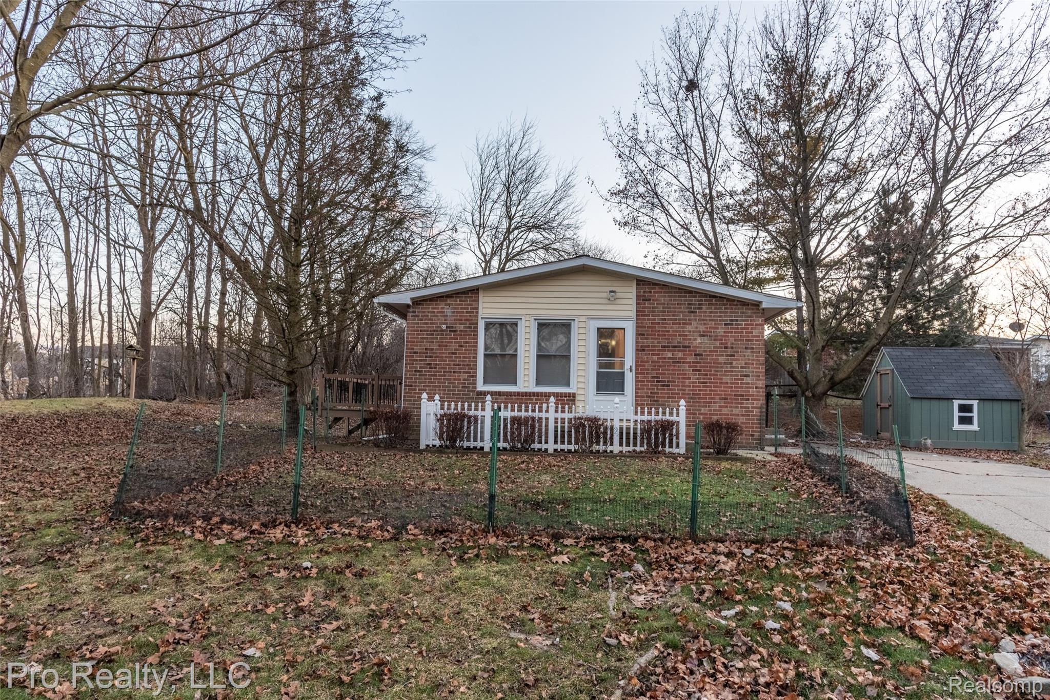 2071 WINEWOOD Avenue