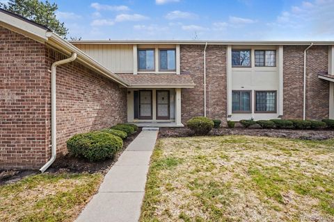 2863 Trailwood Drive Rochester Hills City MI 48309