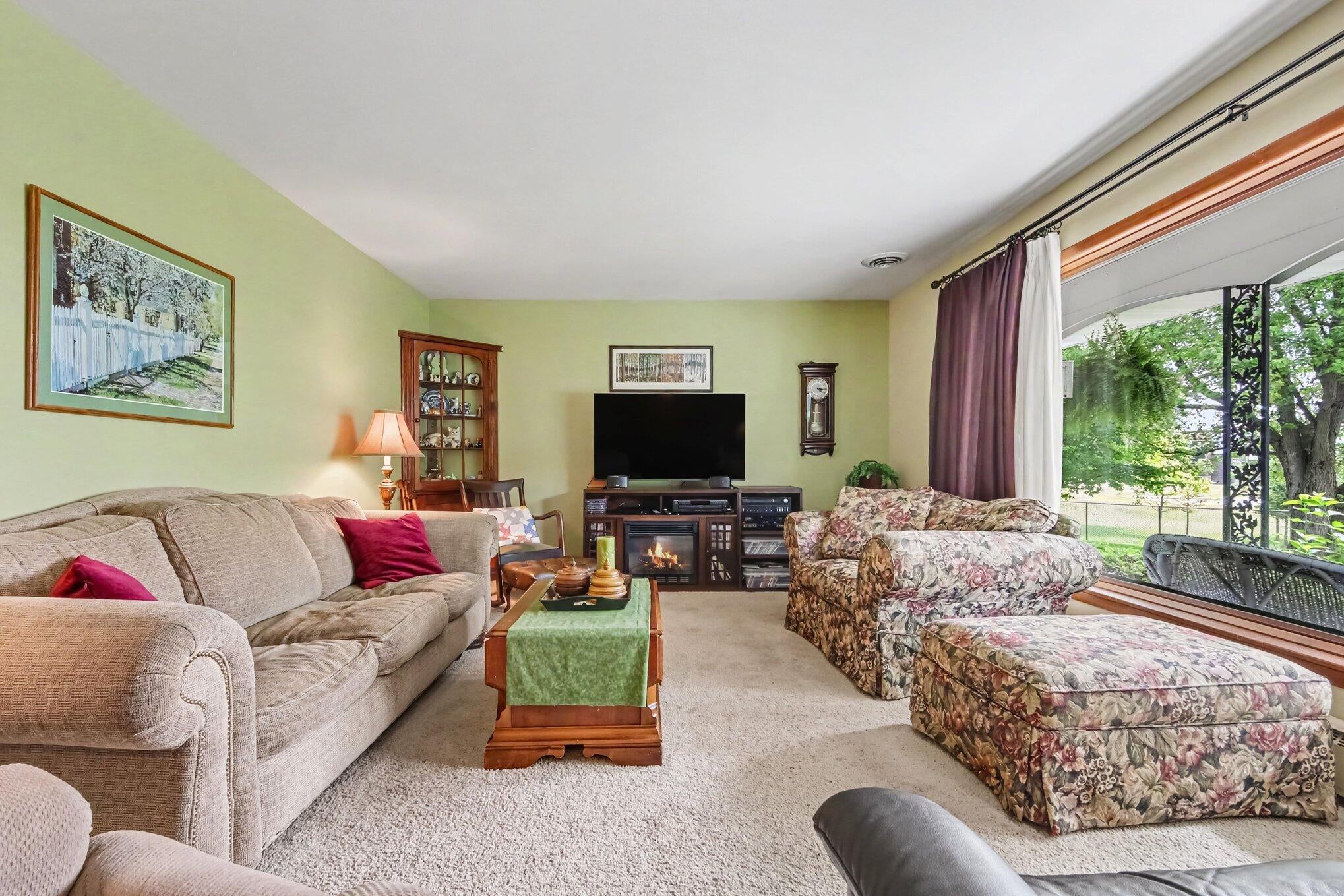 324 Fairlane Drive NW