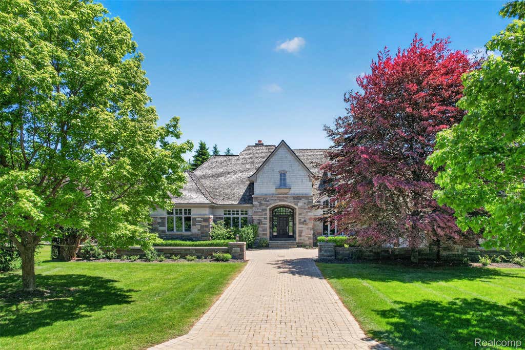 Photo of 2951 Turtle Pond Court, Bloomfield Hills City, MI 48302 (MLS # 20261056500)