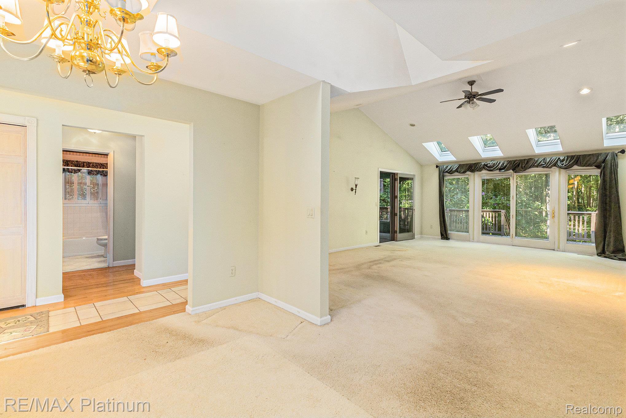 9151 PINEVIEW LAKE COURT
