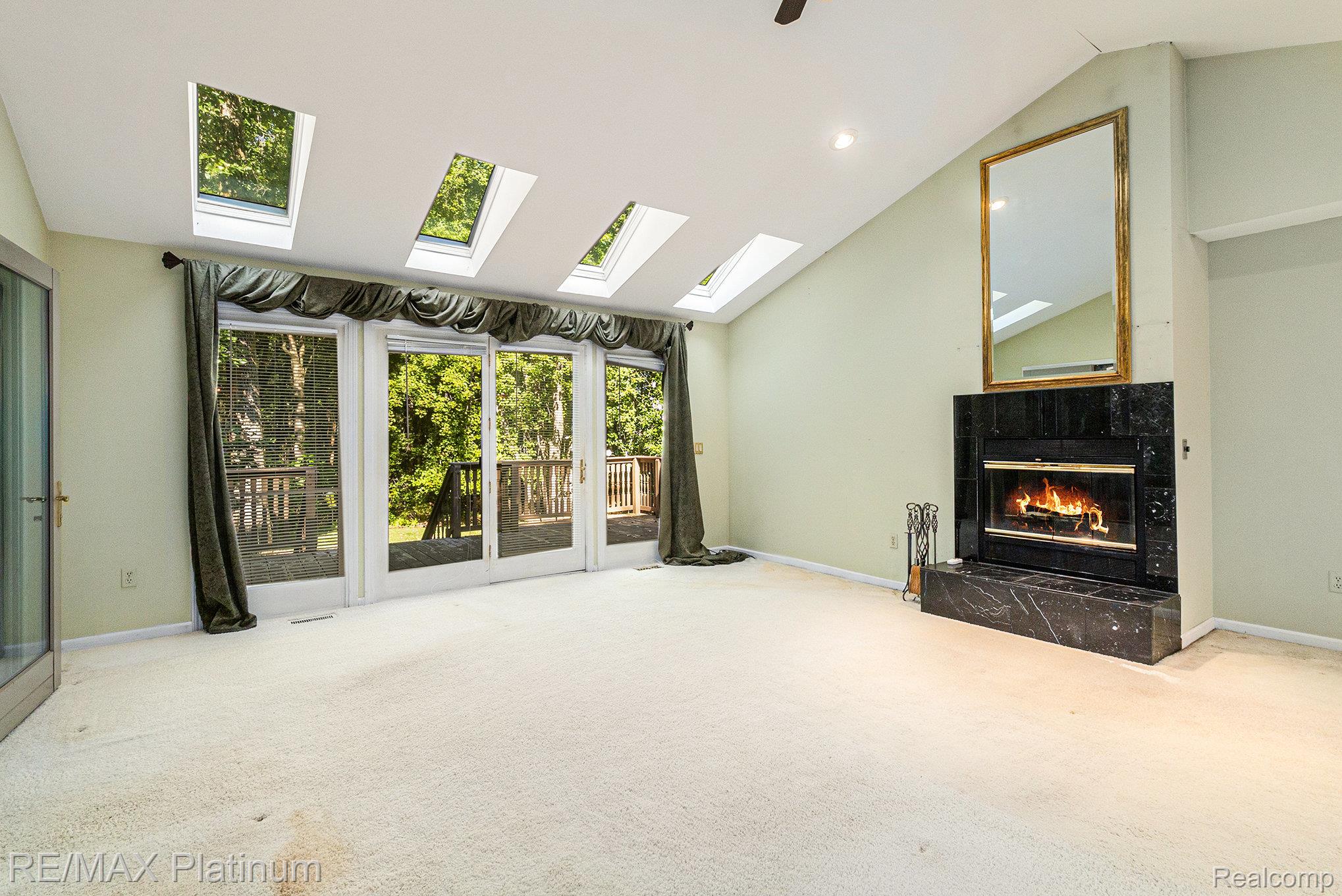 9151 PINEVIEW LAKE COURT