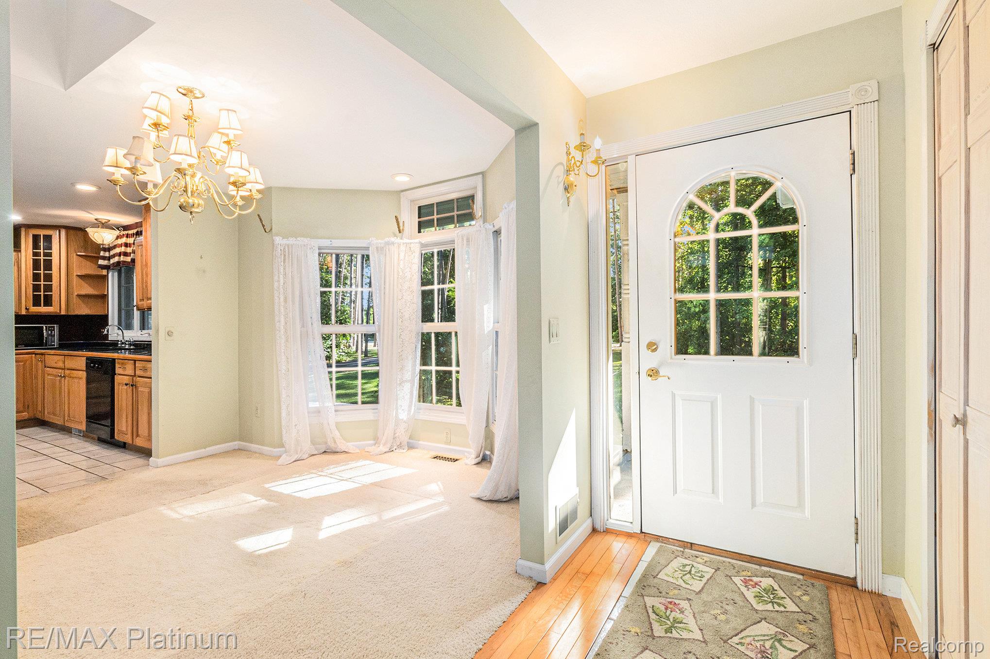 9151 PINEVIEW LAKE COURT