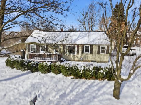 92 Hartley Street Lapeer City MI 48446