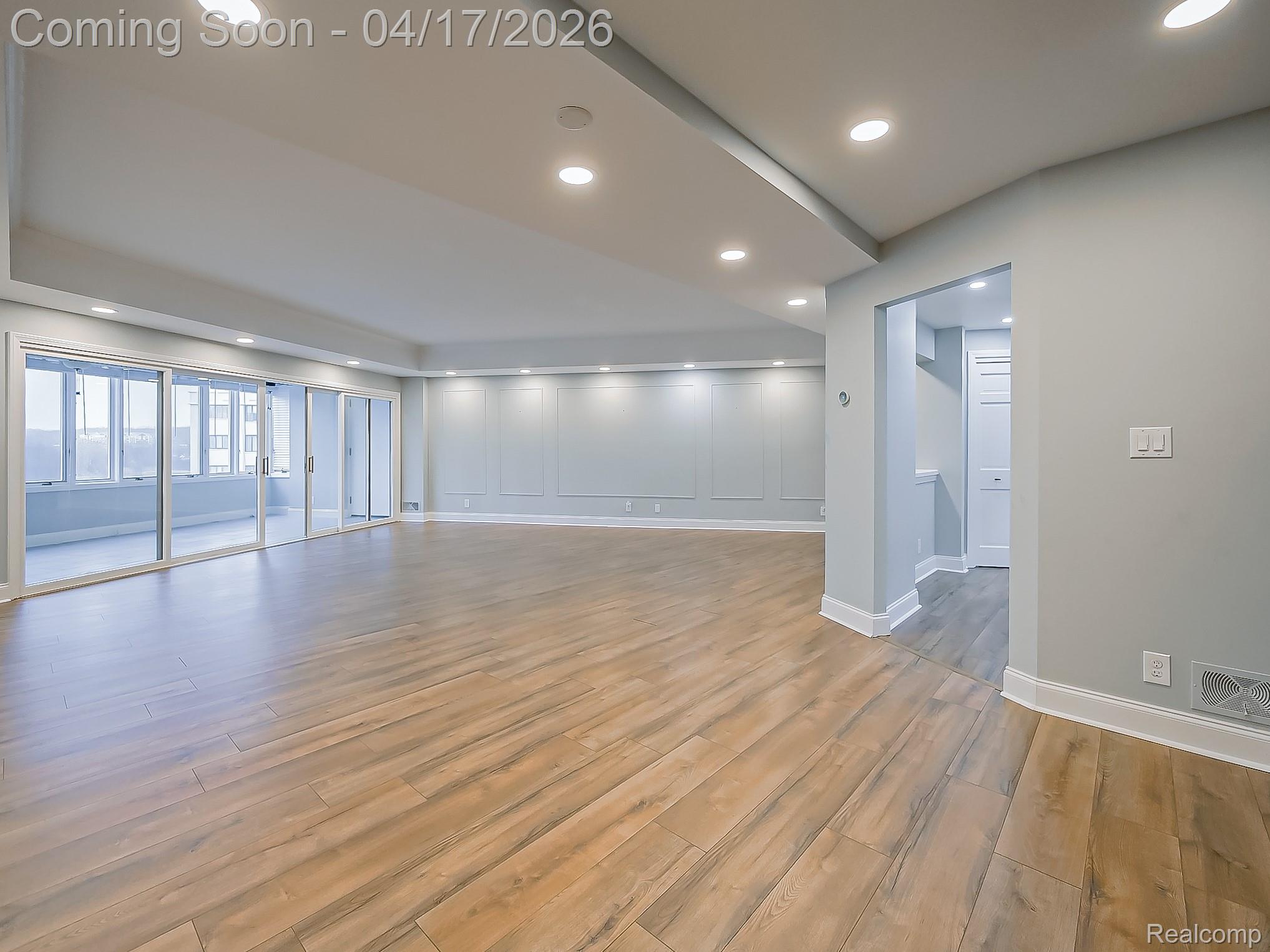 43000 12 Oaks Crescent Drive 5022