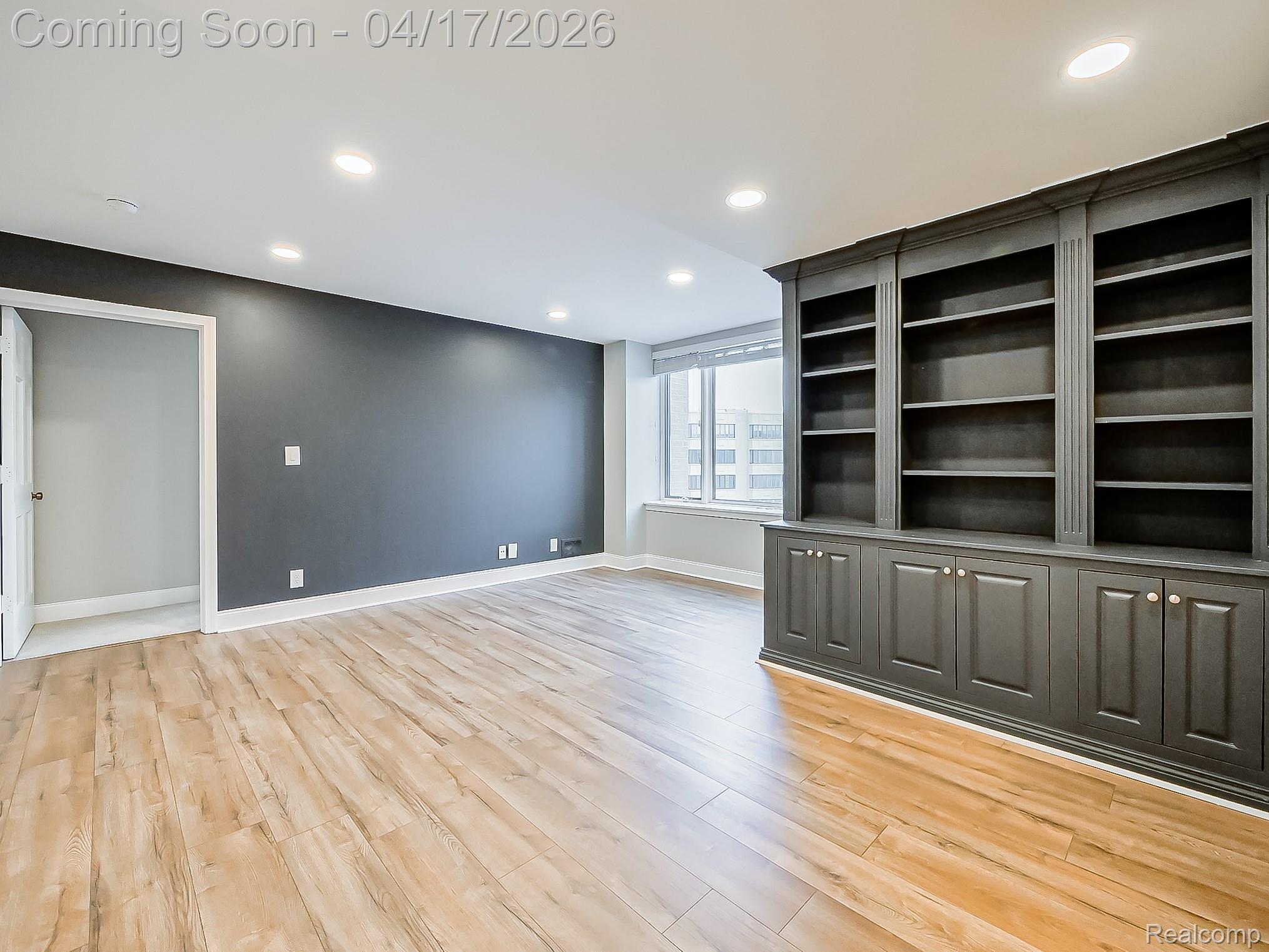 43000 12 Oaks Crescent Drive 5022