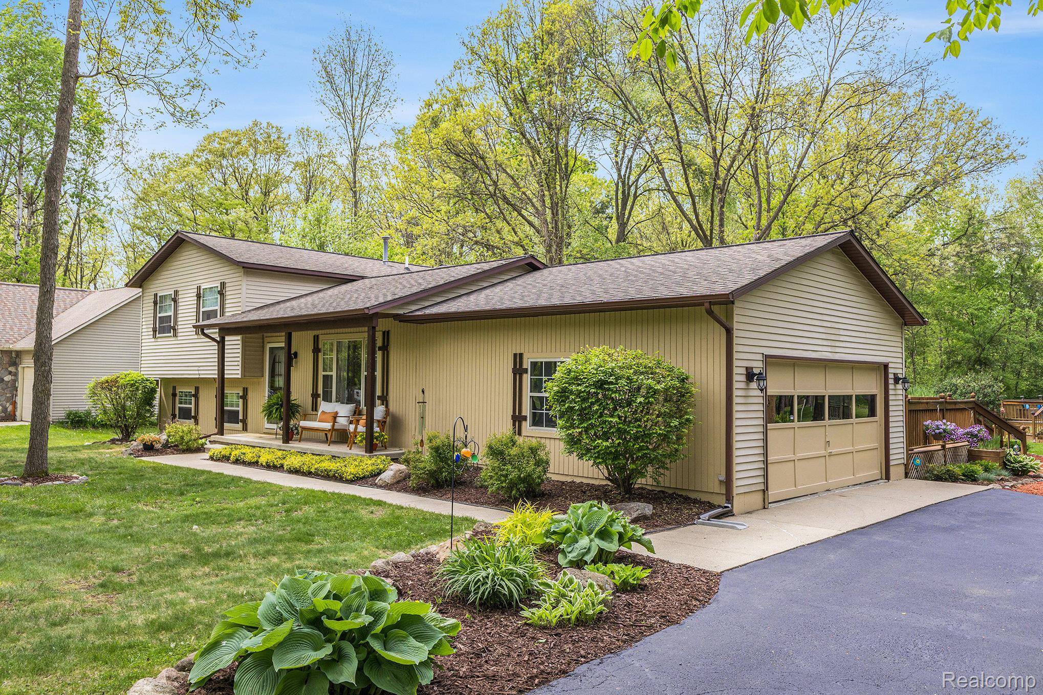 8450 Pineview Lake Drive