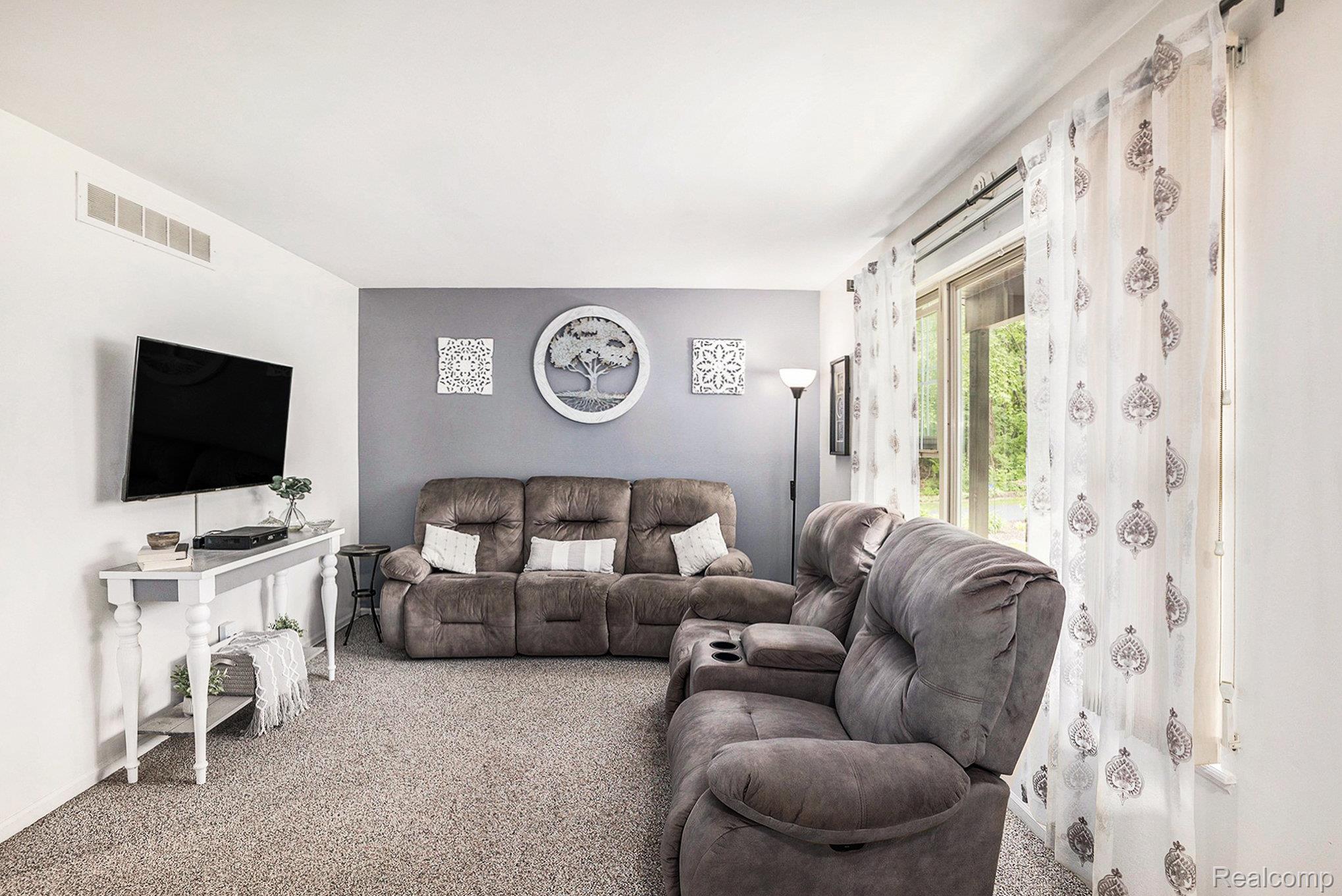 8450 Pineview Lake Drive