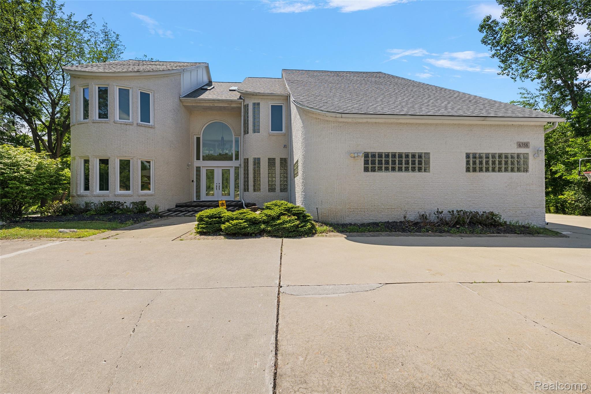 6358 Golden Lane