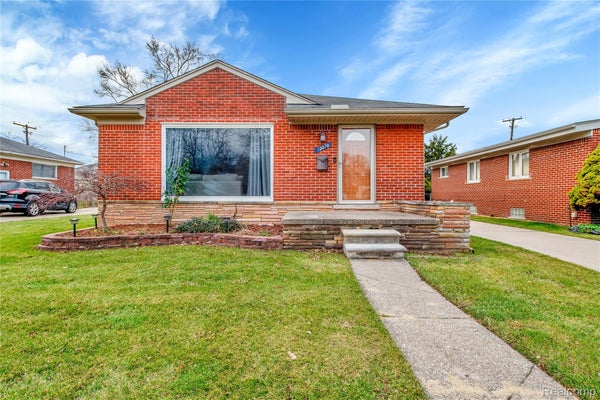 10070 BUCKINGHAM AVE, ALLEN PARK, MI 48101 - Image 6b9244cfaaa617b1d2b4cafc0d2c838e/3650639065