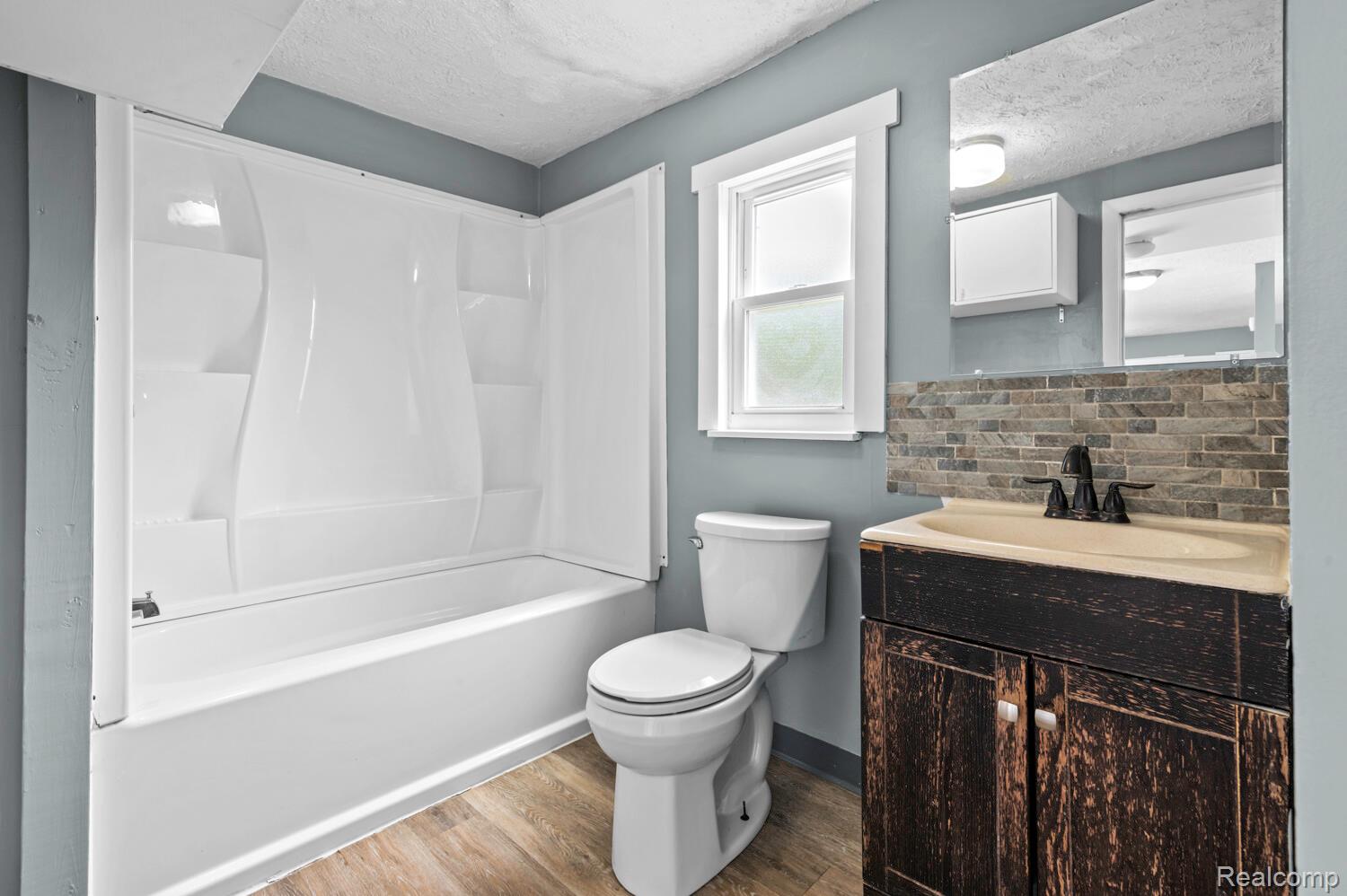 950 Auburndale Avenue