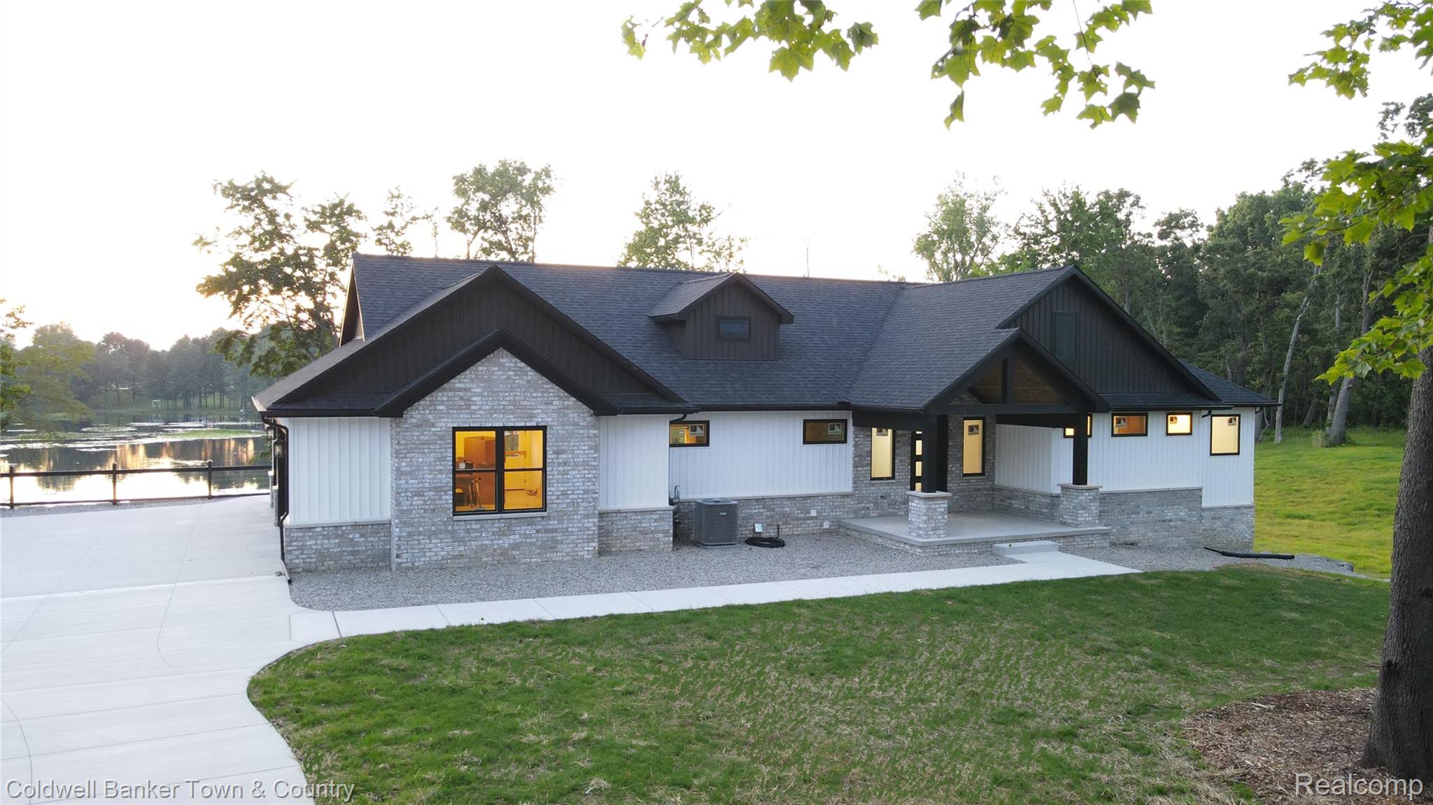 4789 Lakeshire Drive