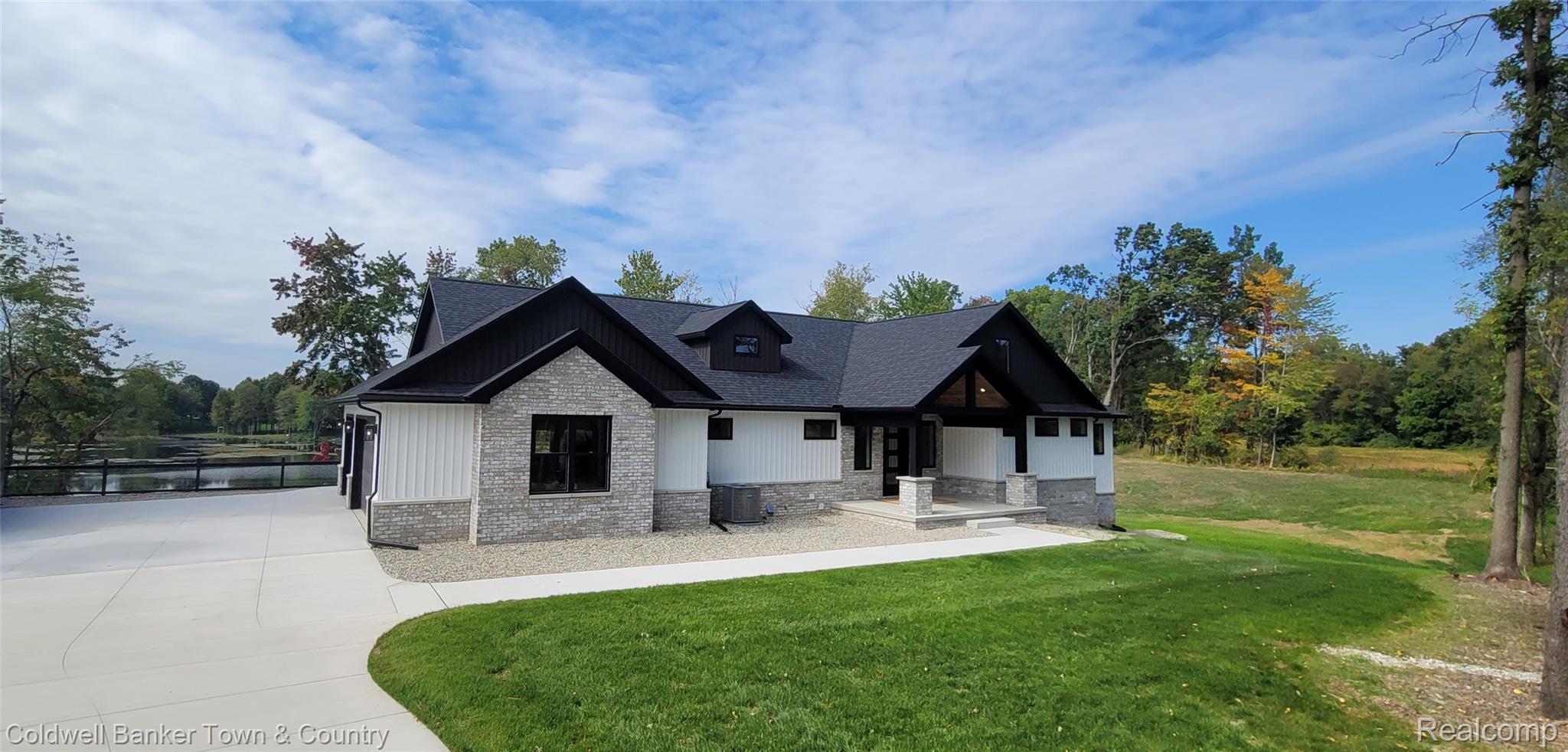 4789 Lakeshire Drive