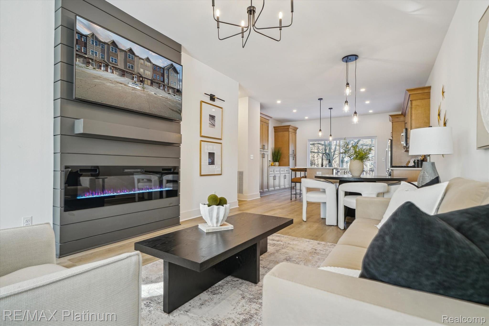 1691 Pinecroft Lane
