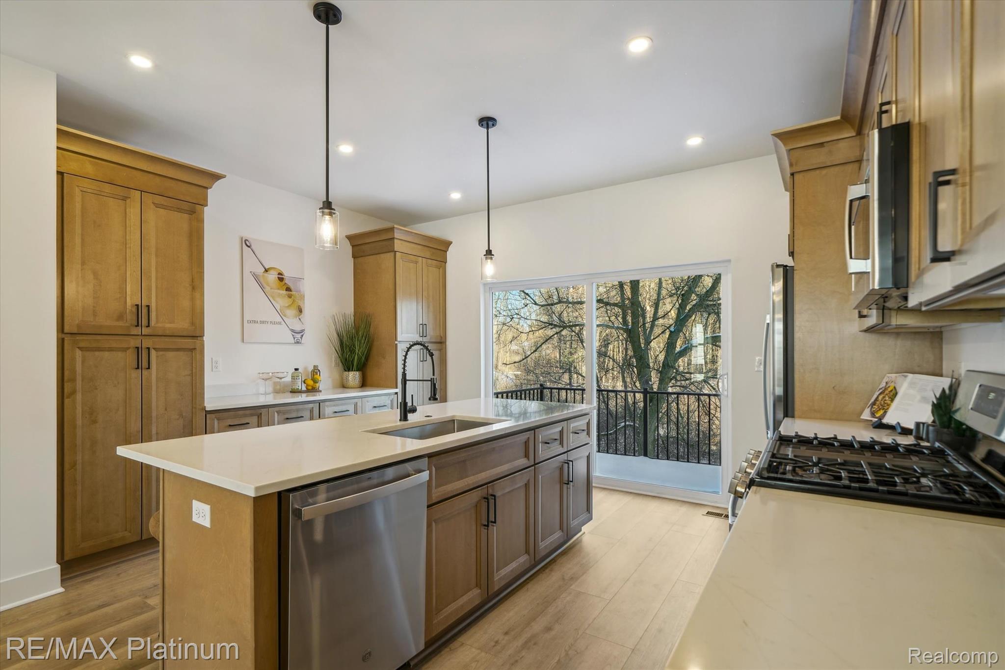 1691 Pinecroft Lane