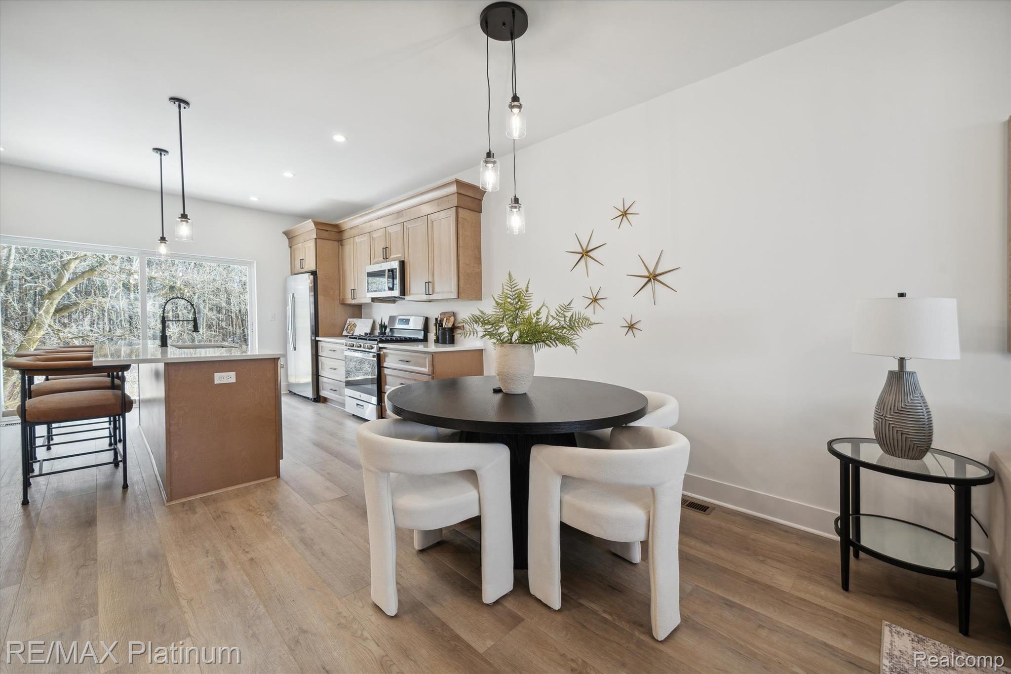 1691 Pinecroft Lane