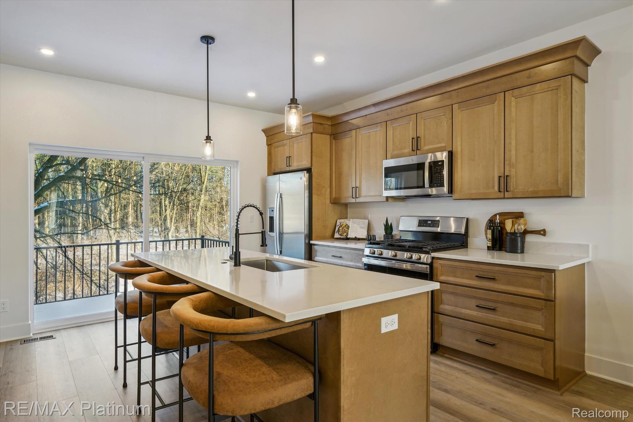 1691 Pinecroft Lane