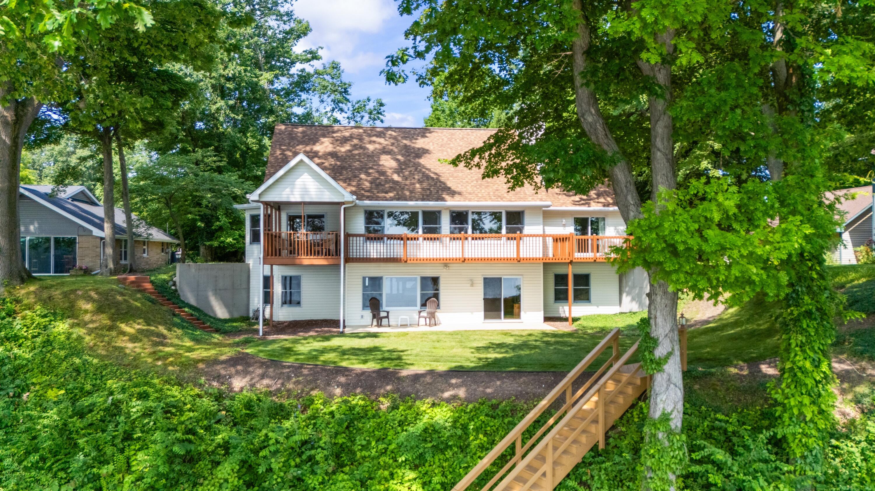 9895 Lakeview Drive