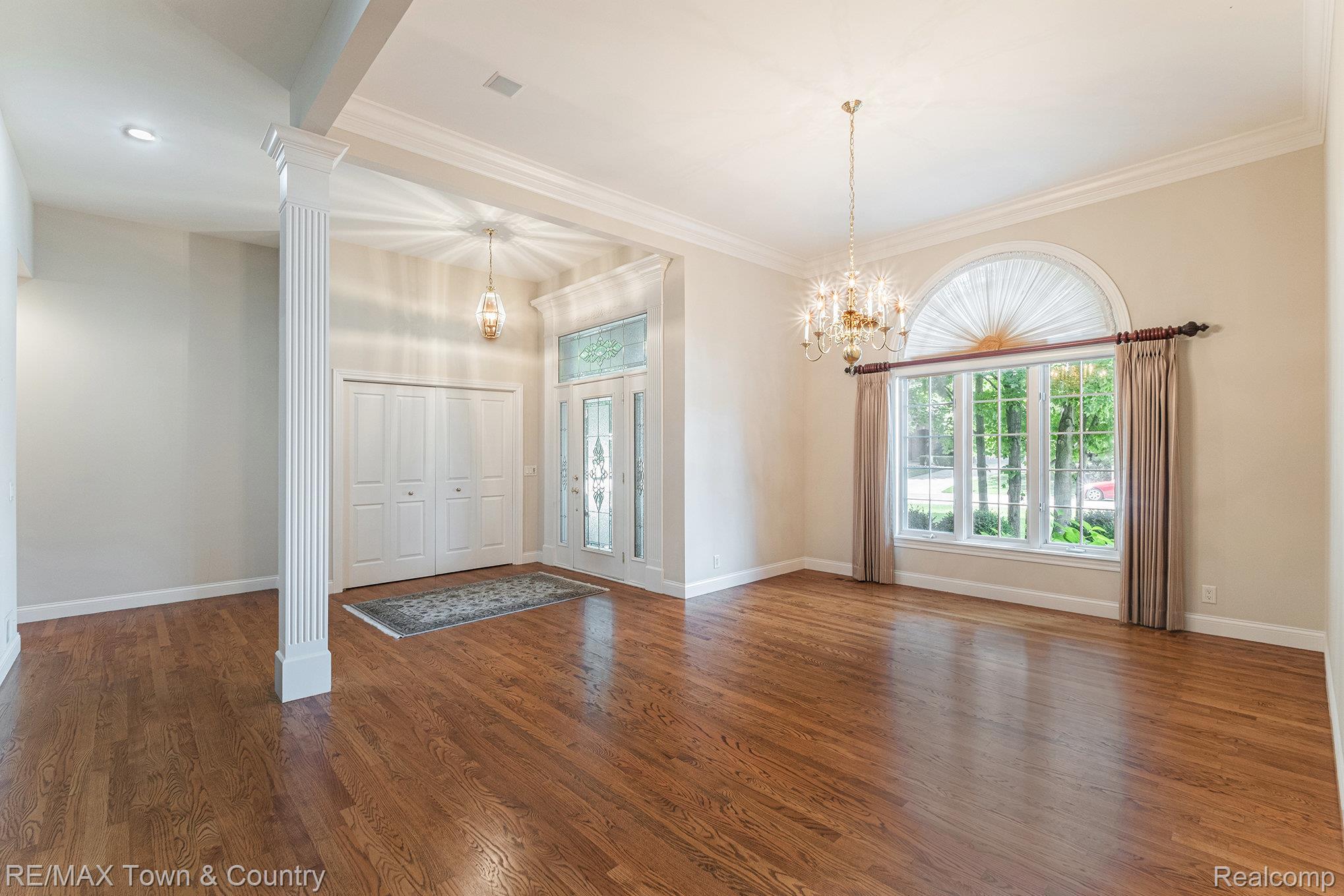 3462 Woodridge Drive