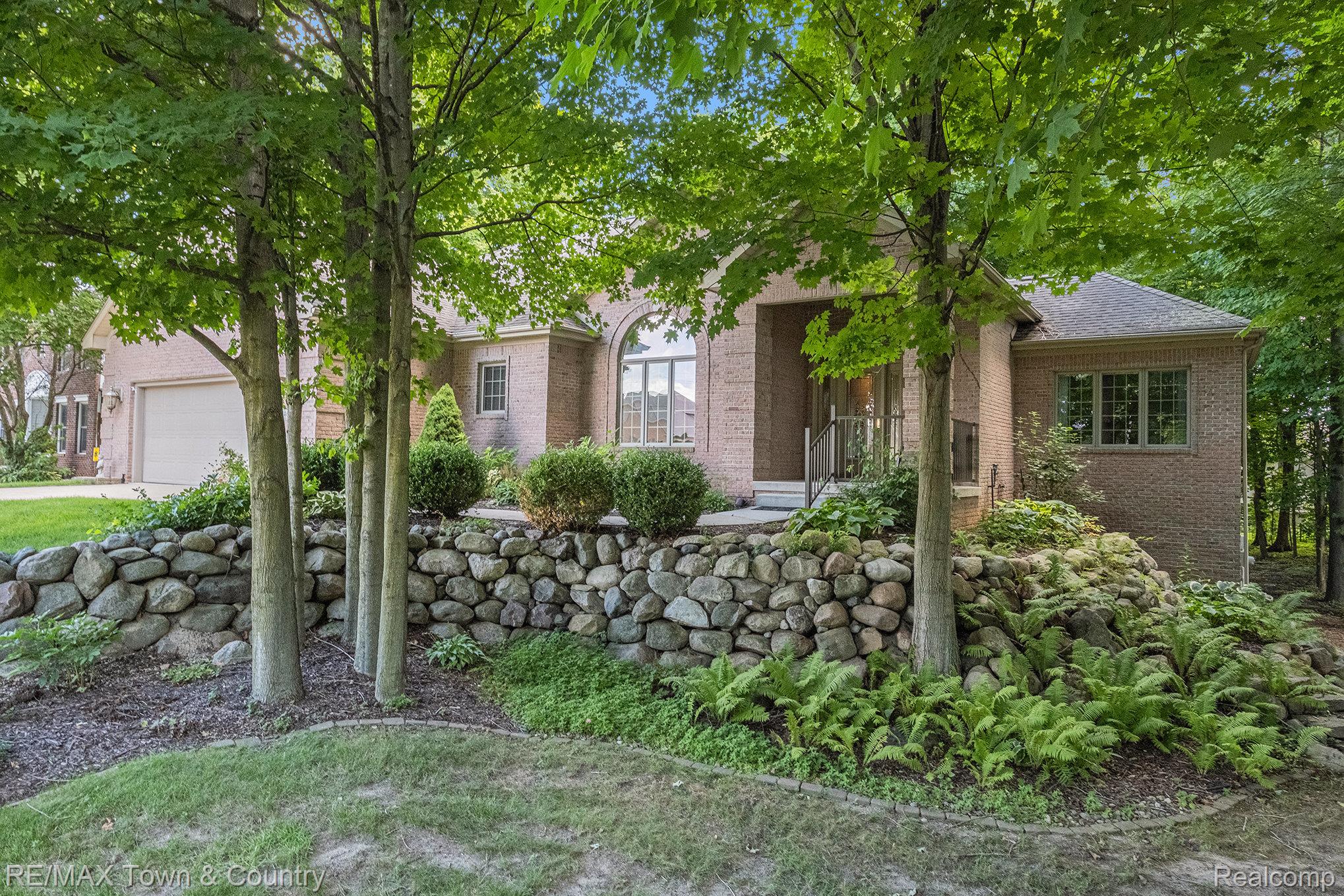 3462 Woodridge Drive