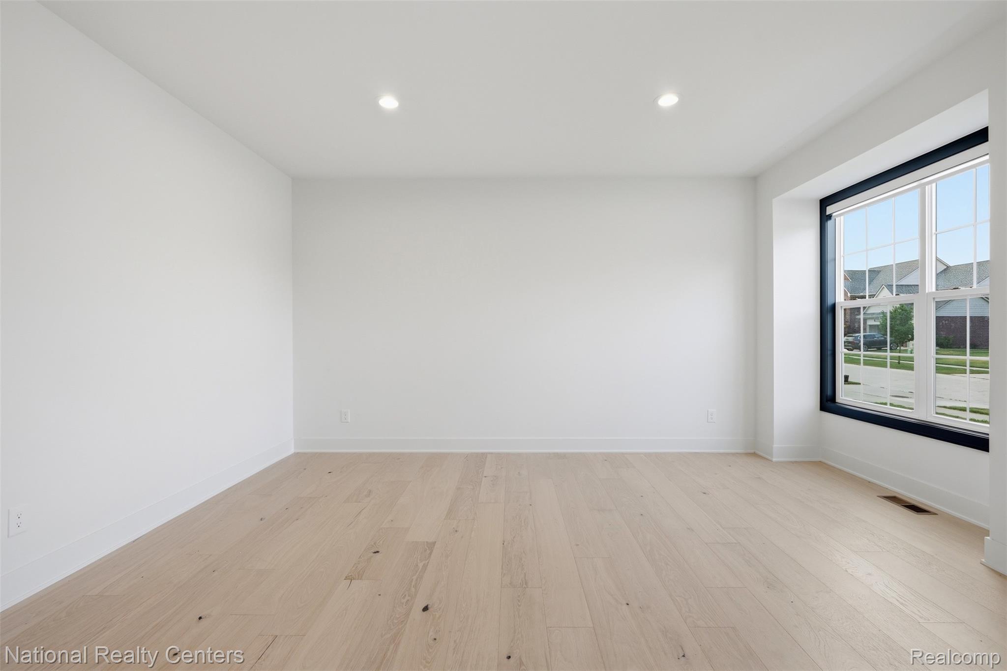 1283 Bloomingdale Drive