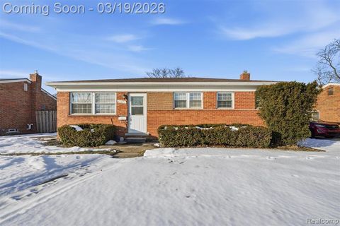 11377 Mae Avenue Warren City MI 48089