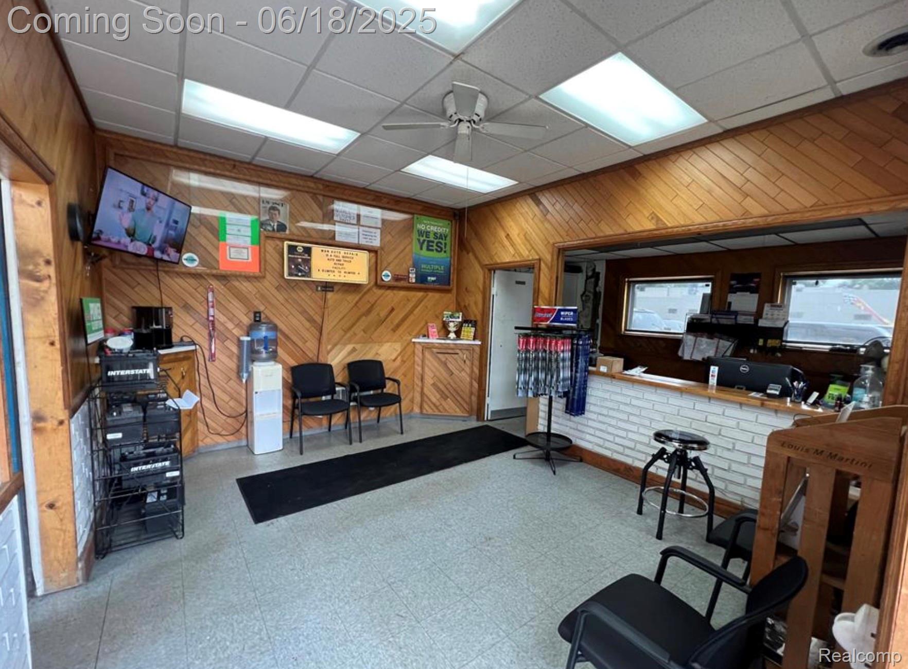 374 N Gratiot Avenue