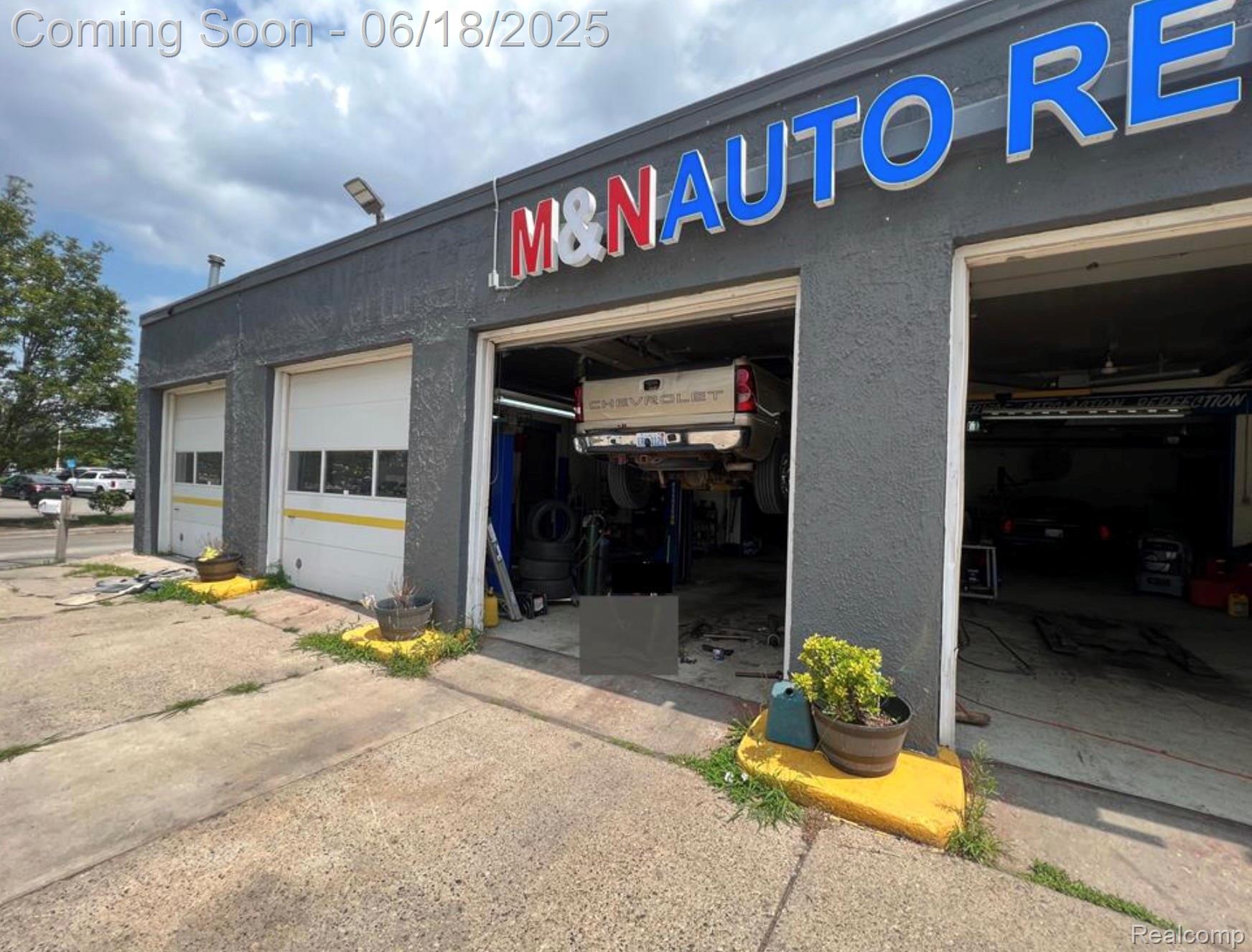 374 N Gratiot Avenue
