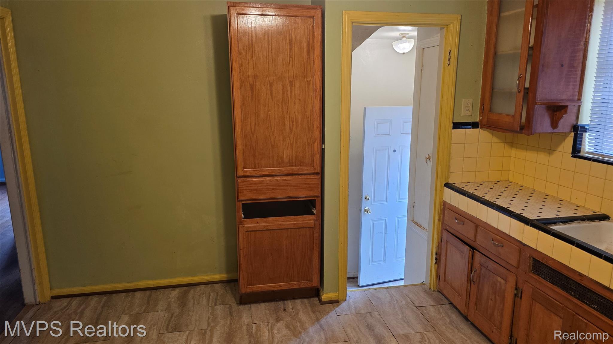 15652 Eastwood Street