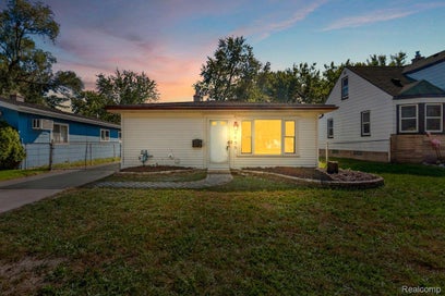 25455 Hanover Street Dearborn Heights City MI 48125