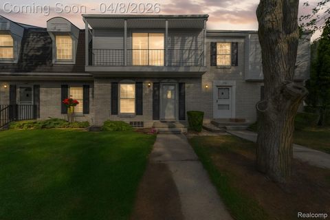 121 Stratford Lane Rochester Hills City MI 48309