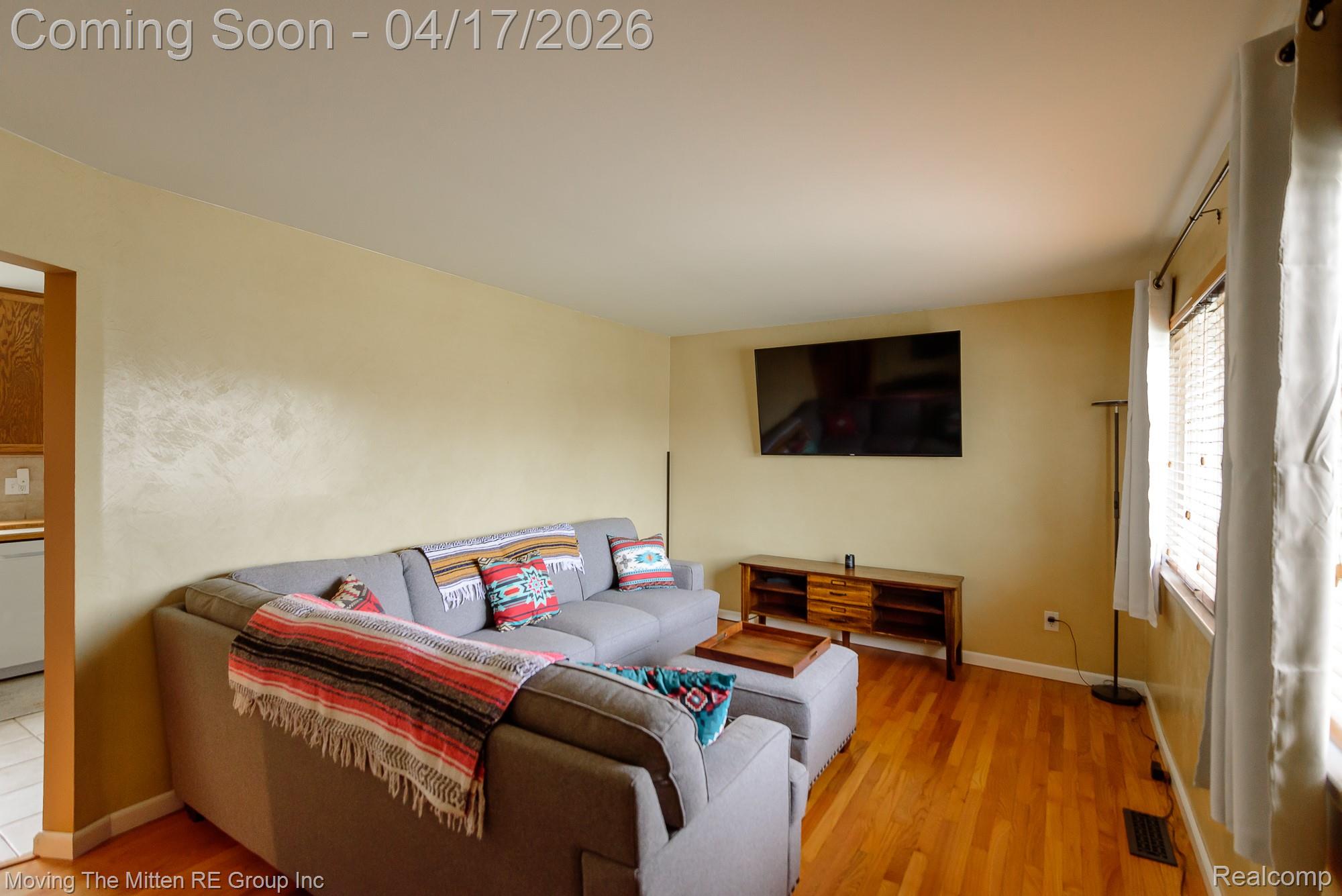 34227 Rosslyn Street