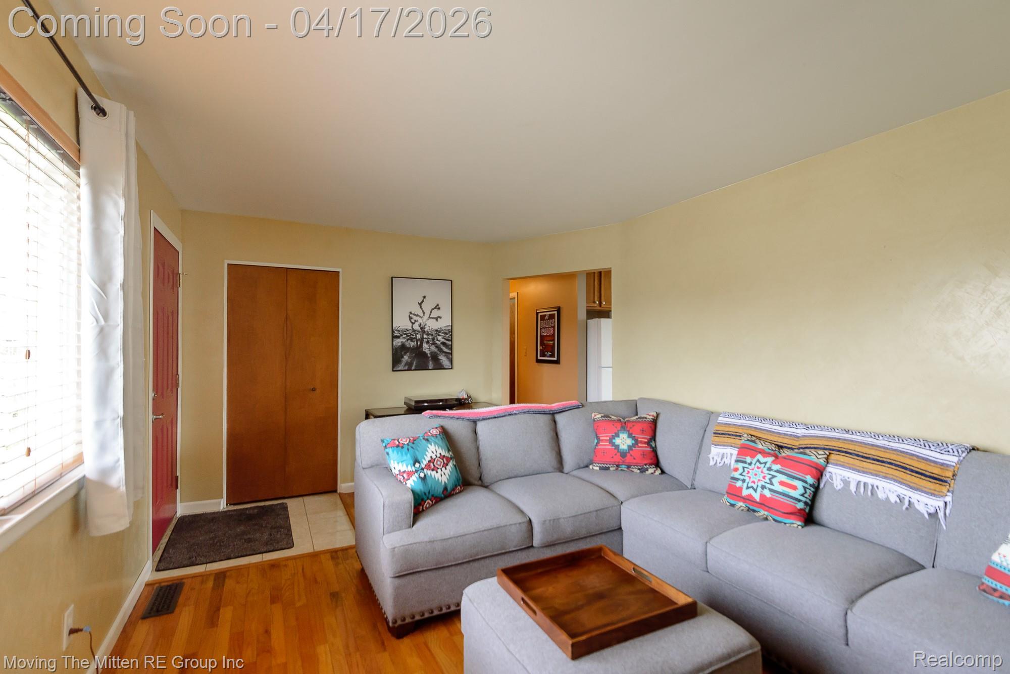 34227 Rosslyn Street