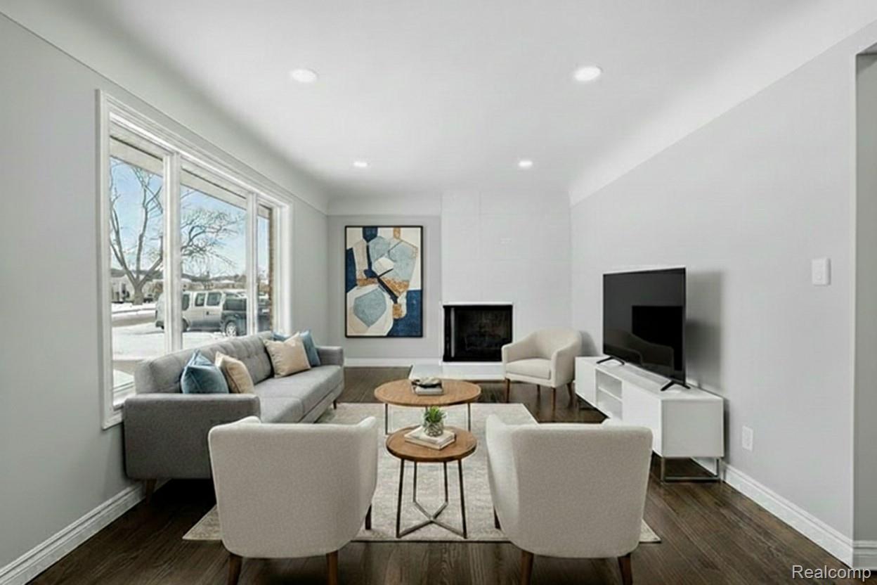 20512 Lawndale Street