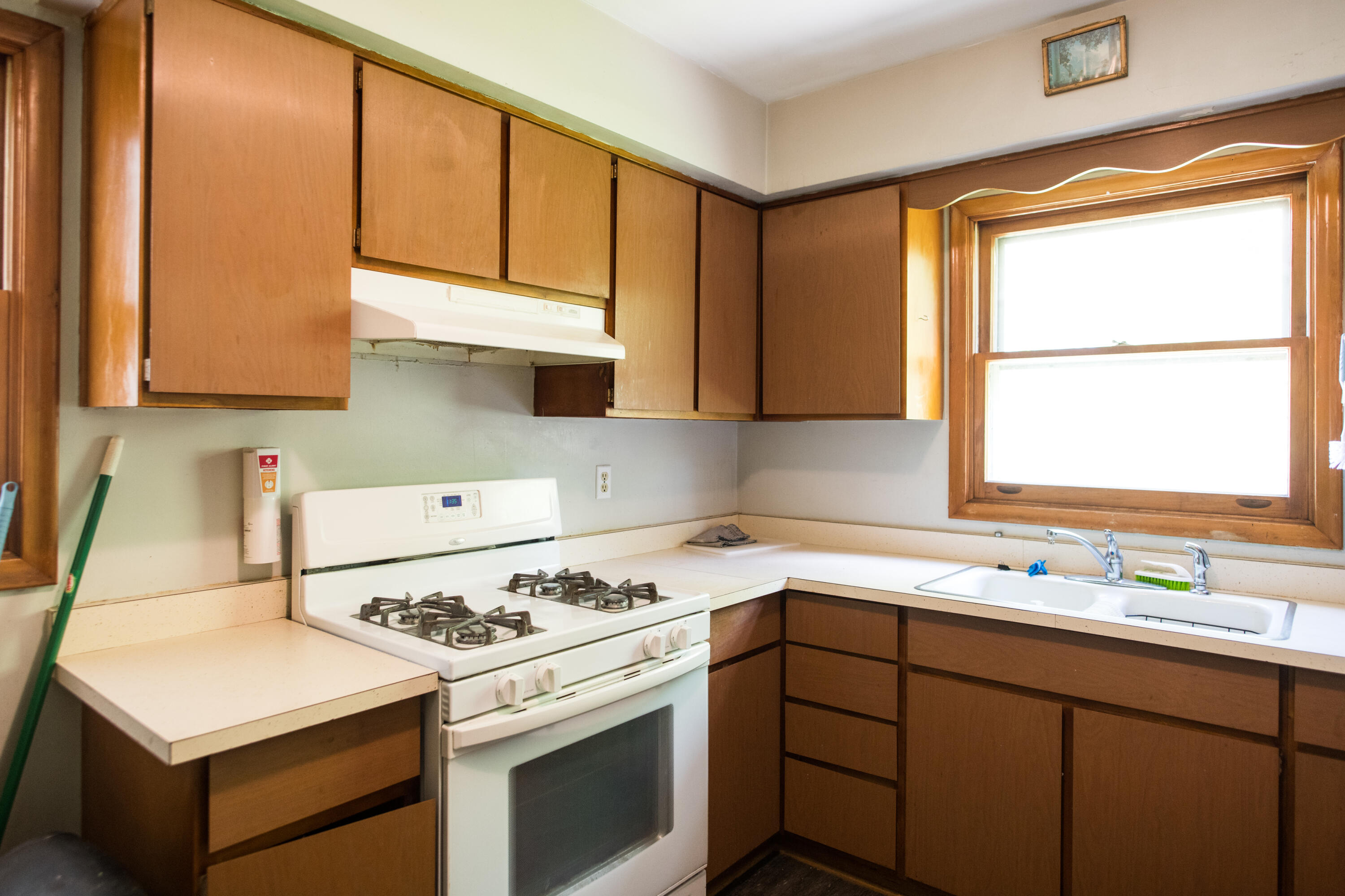 153 W E Avenue