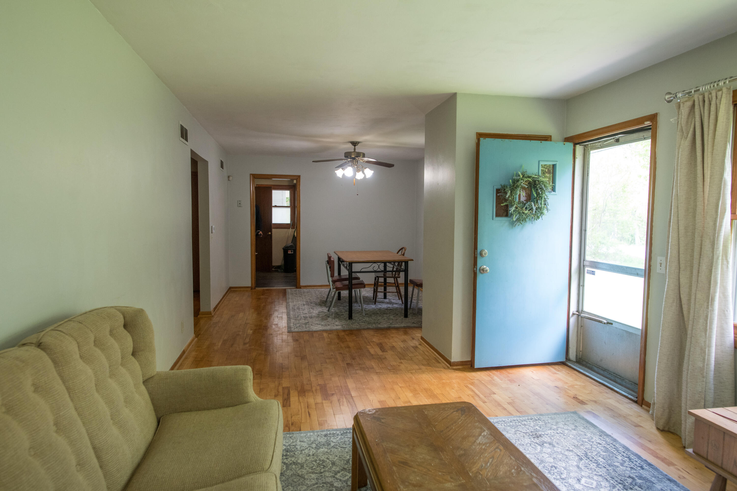 153 W E Avenue