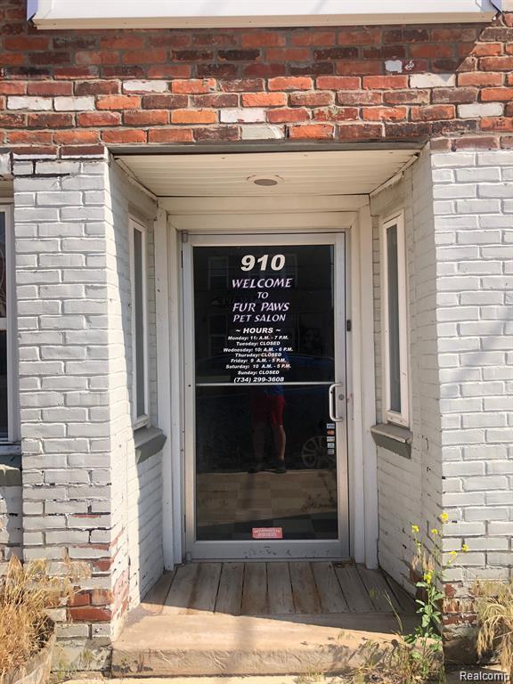 910 Monroe Street