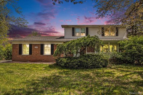 2625 PLUM BROOK Drive Bloomfield Charter Township MI 48304