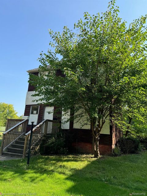 2986 CADILLAC Boulevard Detroit City MI 48214