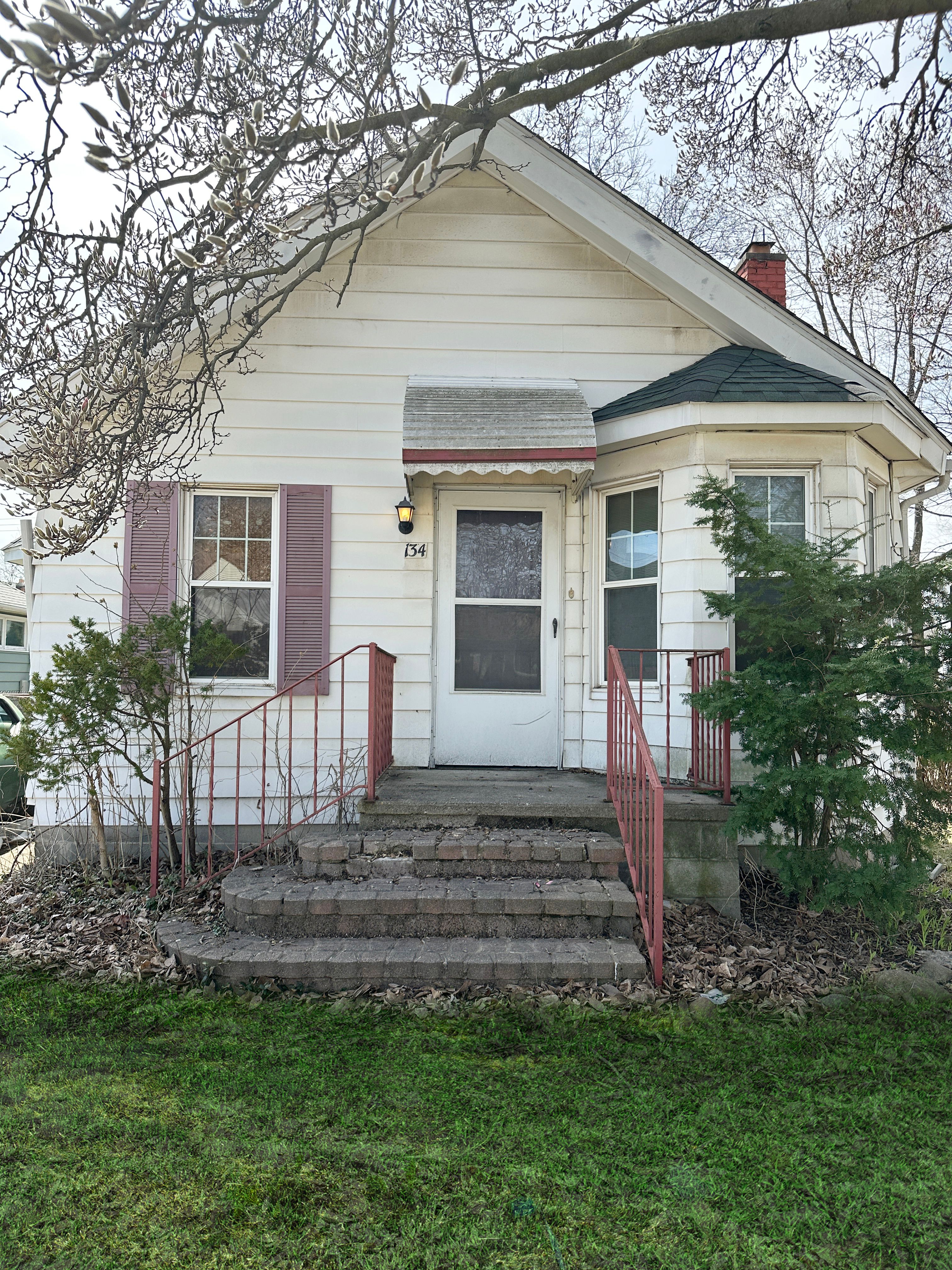 134 E BRICKLEY Avenue