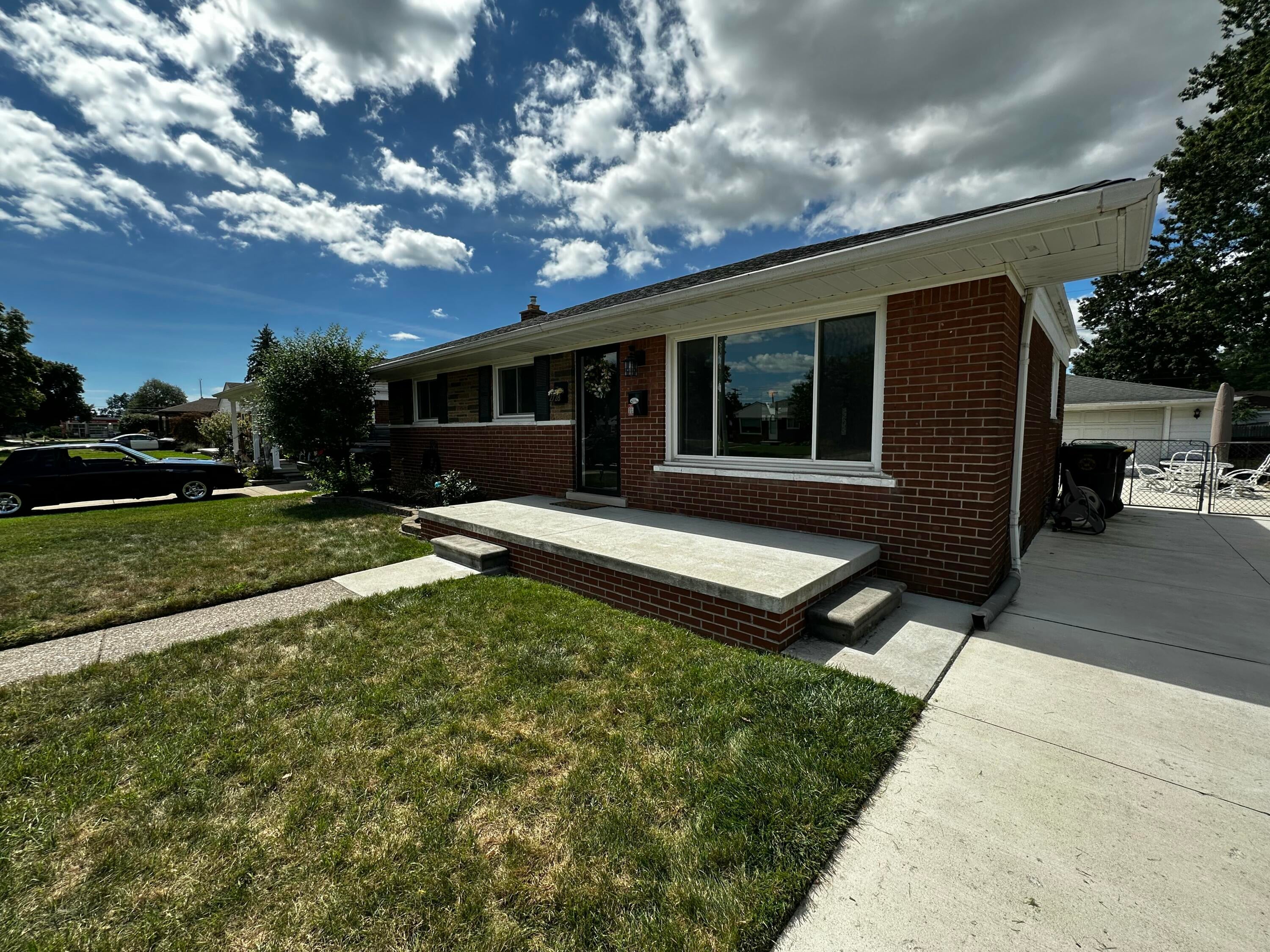 2728 Pinetree Drive