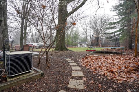 Tiny photo for 14576 Bainbridge Street, Livonia City, MI 48154 (MLS # 20261017000)