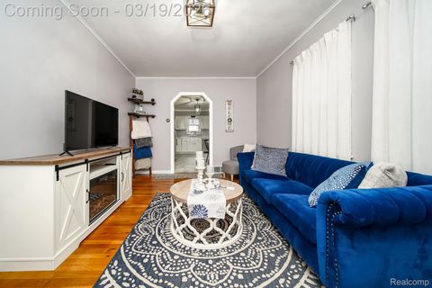 Tiny photo for 14576 Bainbridge Street, Livonia City, MI 48154 (MLS # 20261017000)