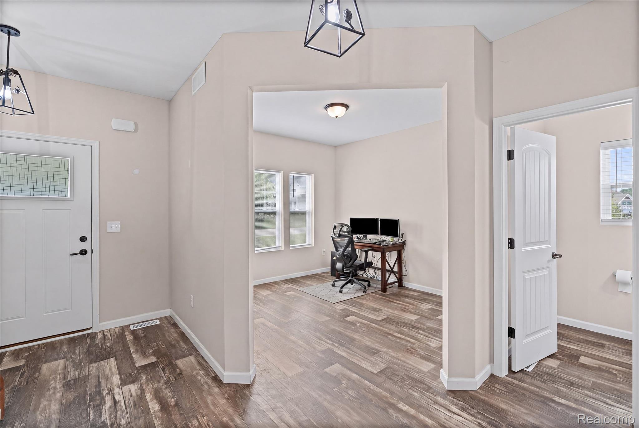 7302 Geraldine Circle