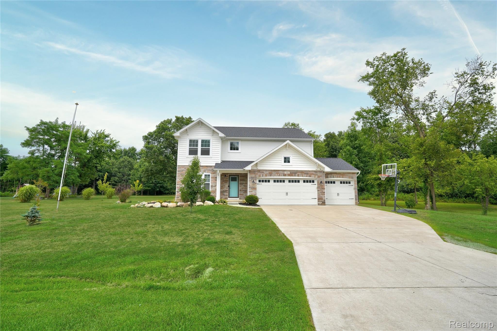 7302 Geraldine Circle