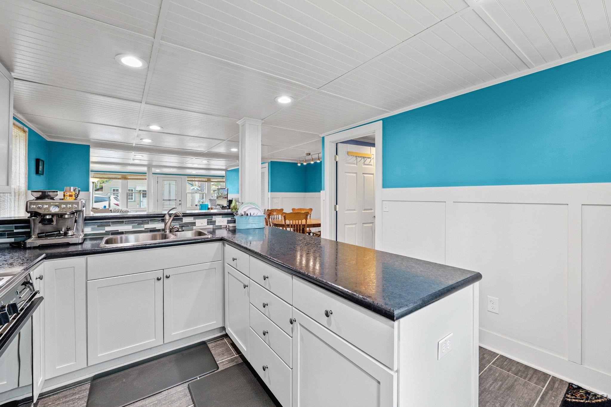 2128 Glenwood Court