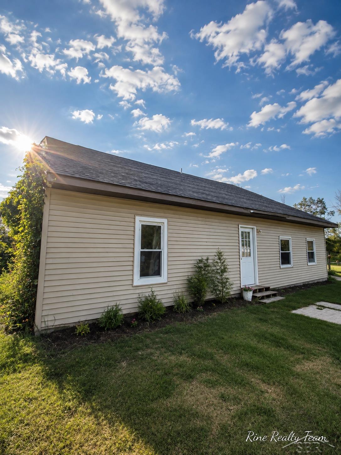 2561 E Manor Road