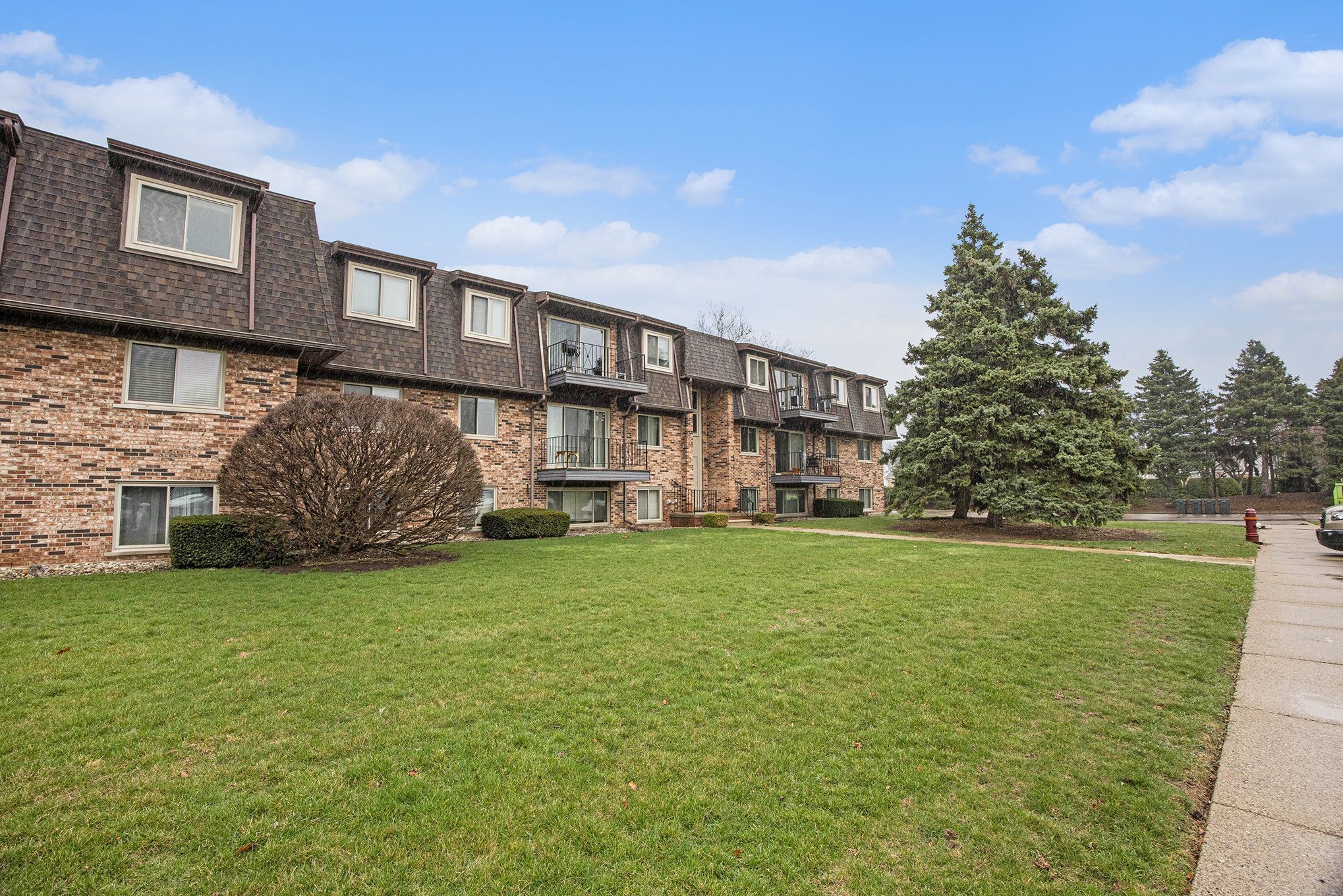 406 RIVIERA Drive