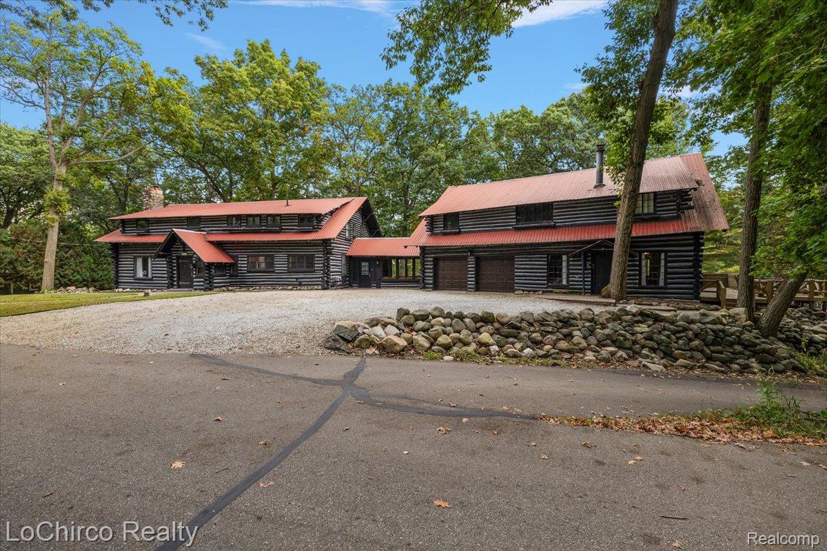 8646 Thendara Boulevard