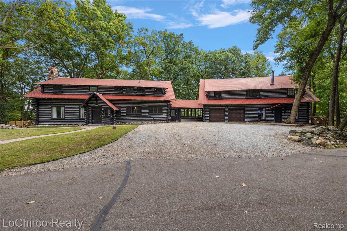 8646 Thendara Boulevard